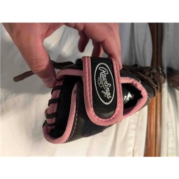 Rawlings WFP120 Women’s / Girl's 12” Fast Pitch Softball Glove Right Hand Throw - Picture 4 of 6